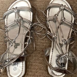 Silver Sandler with tie up the leg